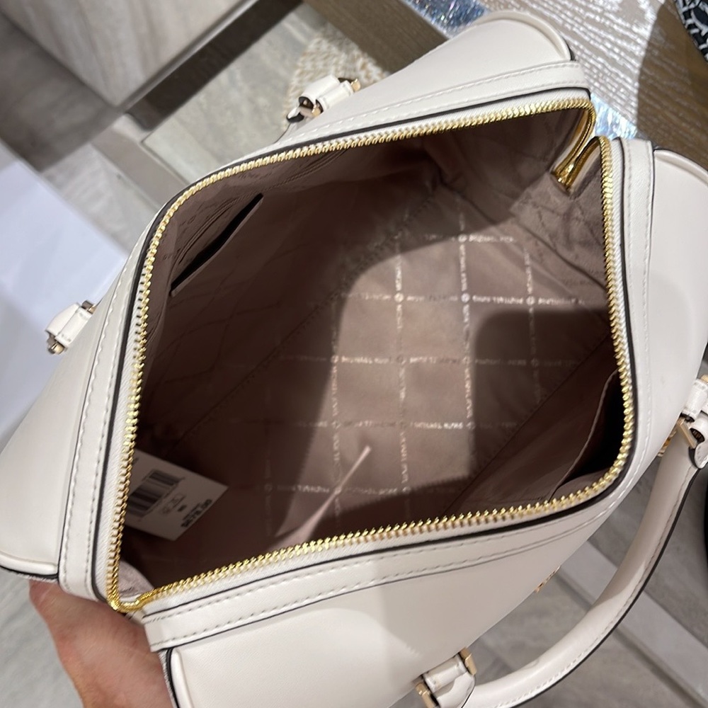 Michael Kors med Duffel Travel - Leather/Coated
35S2GTFU2B
Light Cream Multi - Picture 11 of 16